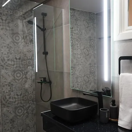 Mackenzie Boutique With Pool Apartment *