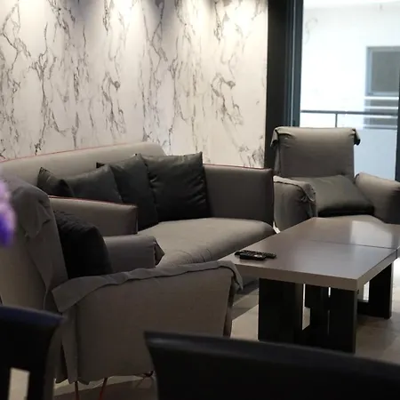 Lazuli Urban Luxury -2 Bedroom With Pool ラルナカ