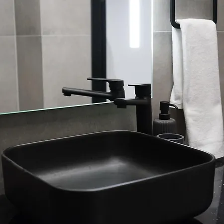 アパート Lazuli Urban Luxury -2 Bedroom With Pool ラルナカ