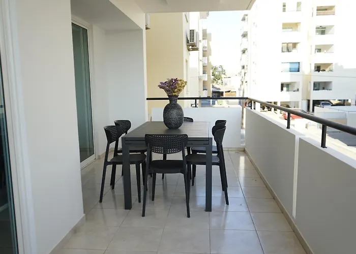 Lazuli Urban Luxury -2 Bedroom With Pool Λάρνακα