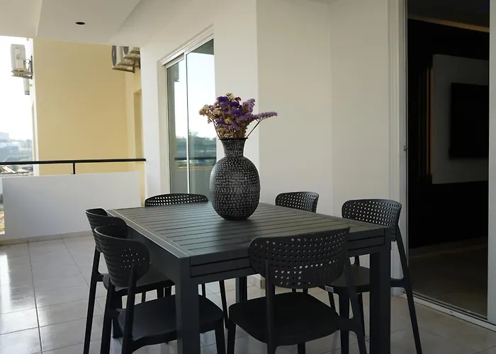 Lazuli Urban Luxury -2 Bedroom With Pool *