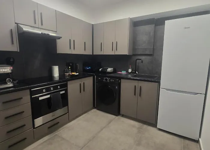 Apartment Lazuli Urban Luxury -2 Bedroom With Pool Larnaca