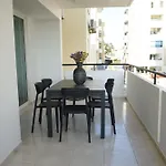 Lazuli Urban Luxury -2 Bedroom With Pool لارنكا