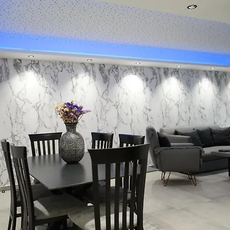 Lazuli Urban Luxury -2 Bedroom With Pool Apartmán *